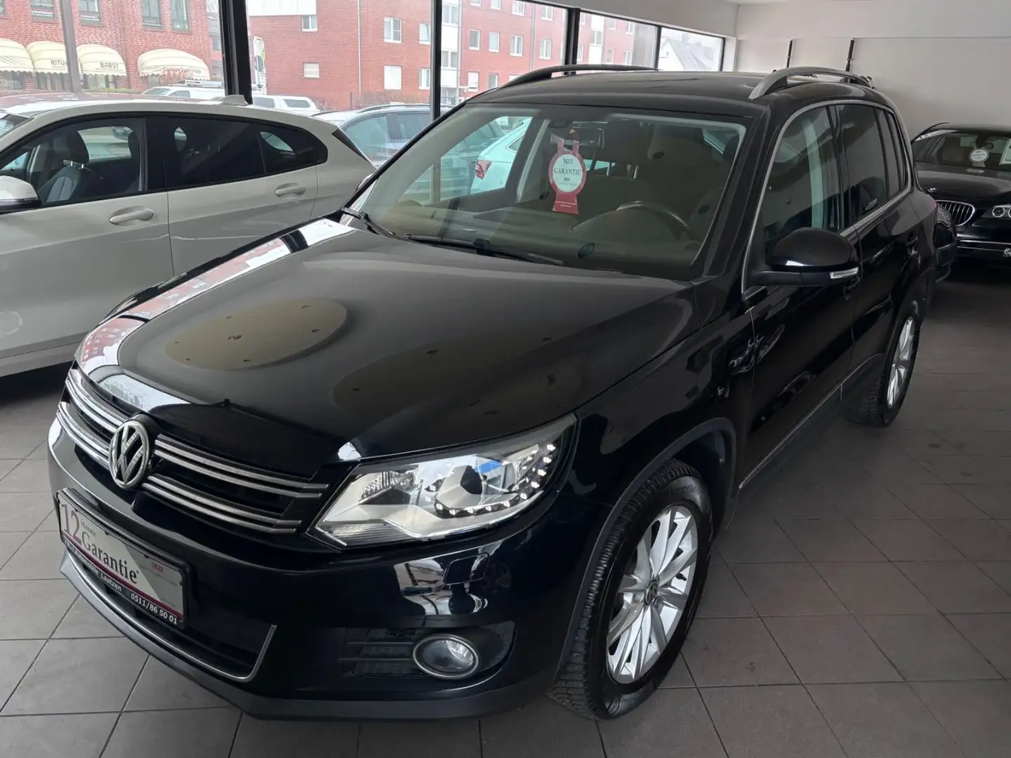 Volkswagen Tiguan Sport 4Motion Automatik~Navi~SHZ~PDC Schwarz - 2