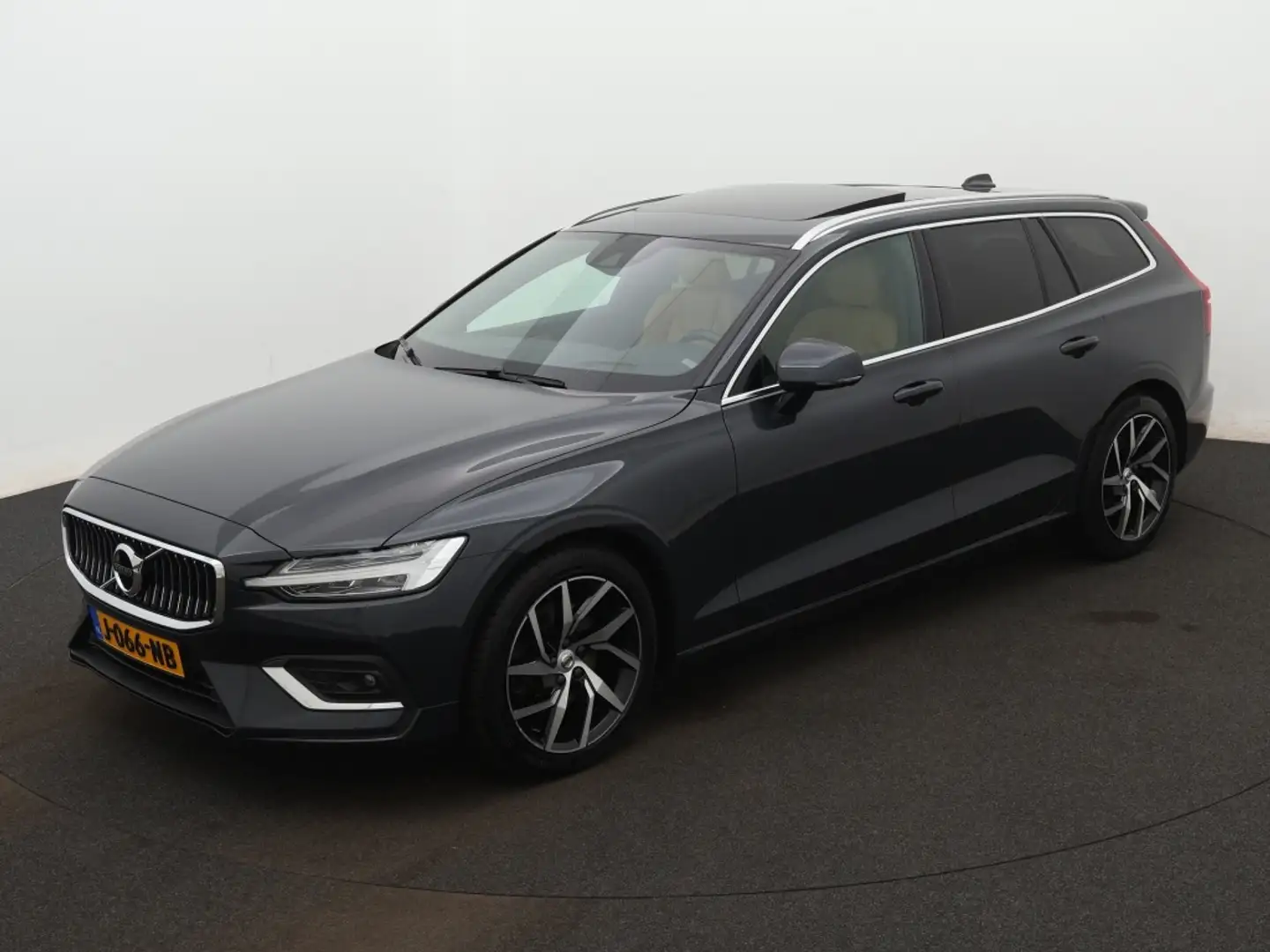 Volvo V60 2.0 T4 Inscription Grijs - 2