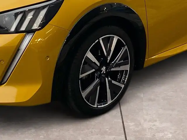 Peugeot 208 view 15