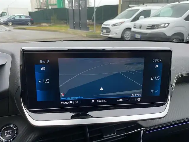 Peugeot 208 view 10