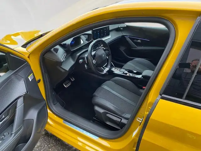 Peugeot 208 view 7