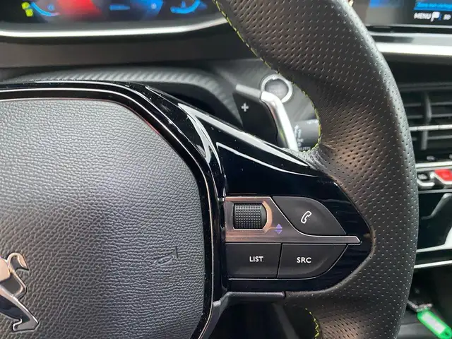 Peugeot 208 view 13