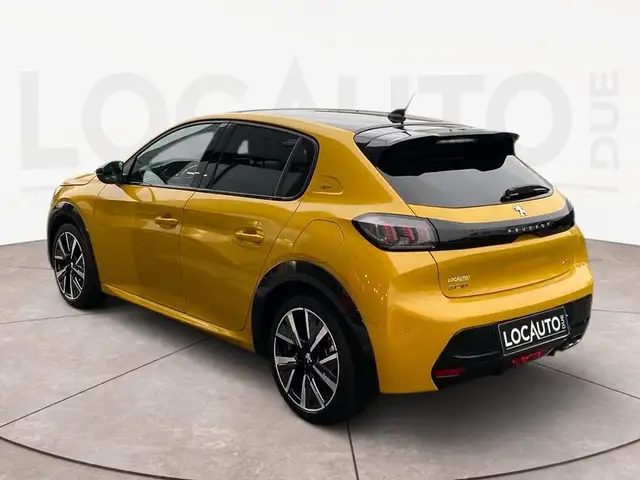 Peugeot 208 view 5