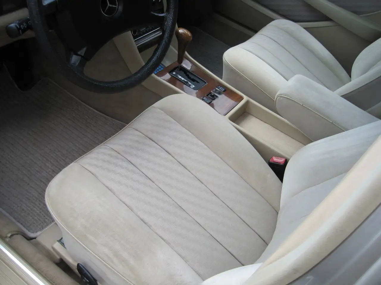 Mercedes-Benz 300 SE ( W126 ), foto 12