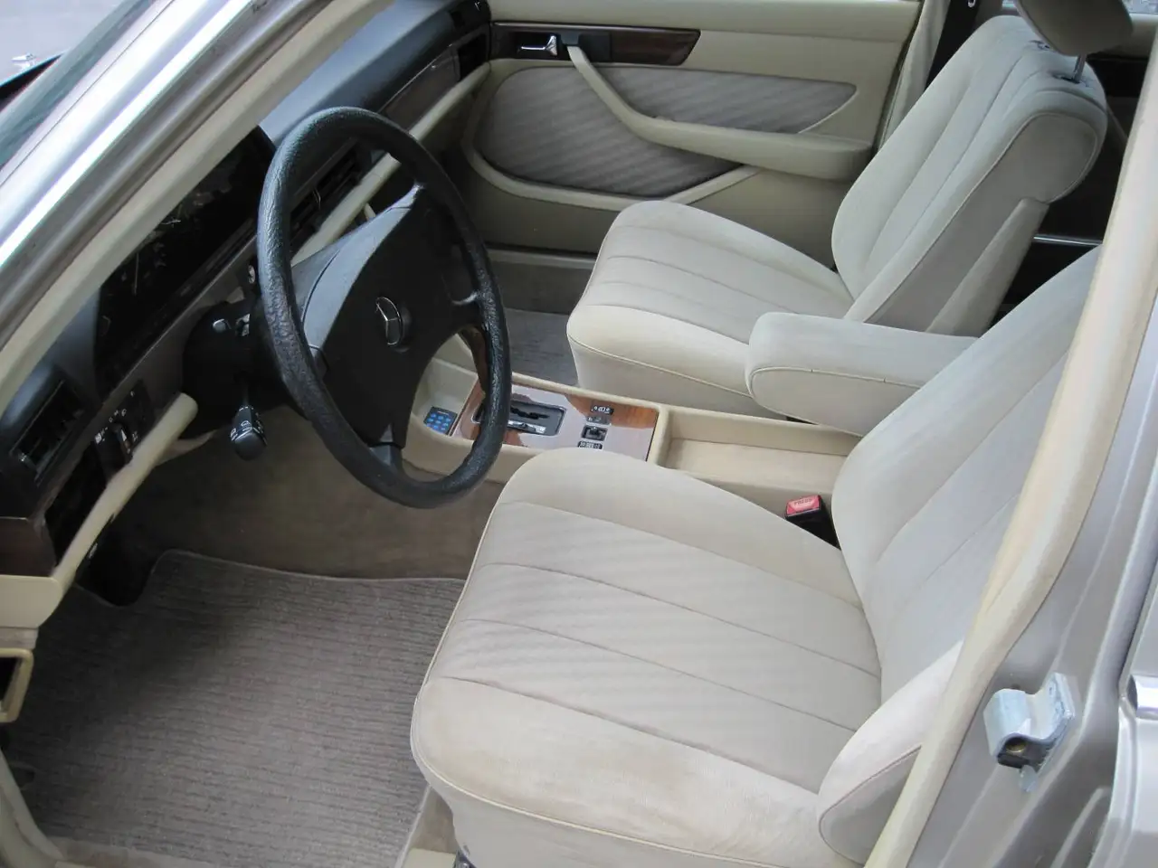 Mercedes-Benz 300 SE ( W126 ), foto 11