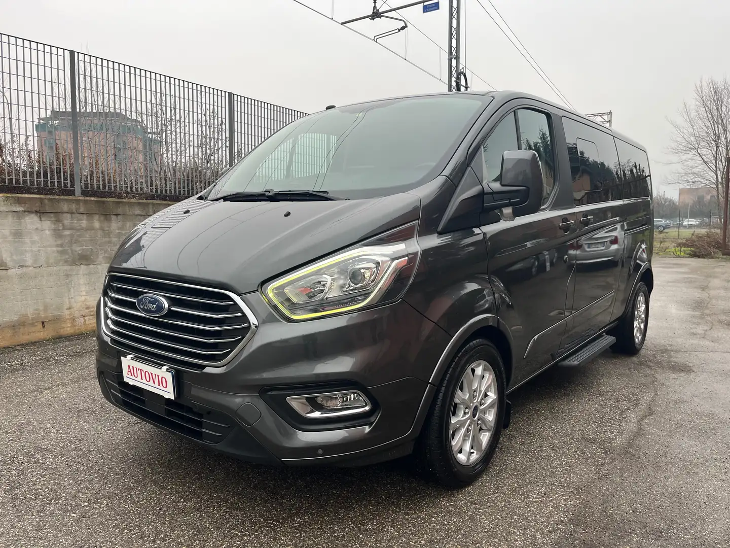 Ford Tourneo Custom 2.0Tdci cv170 Titanium 9-posti Gris - 1