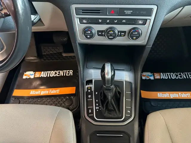 Volkswagen Golf Sportsvan view 10