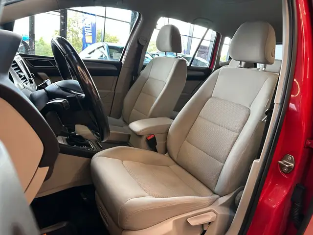 Volkswagen Golf Sportsvan view 9