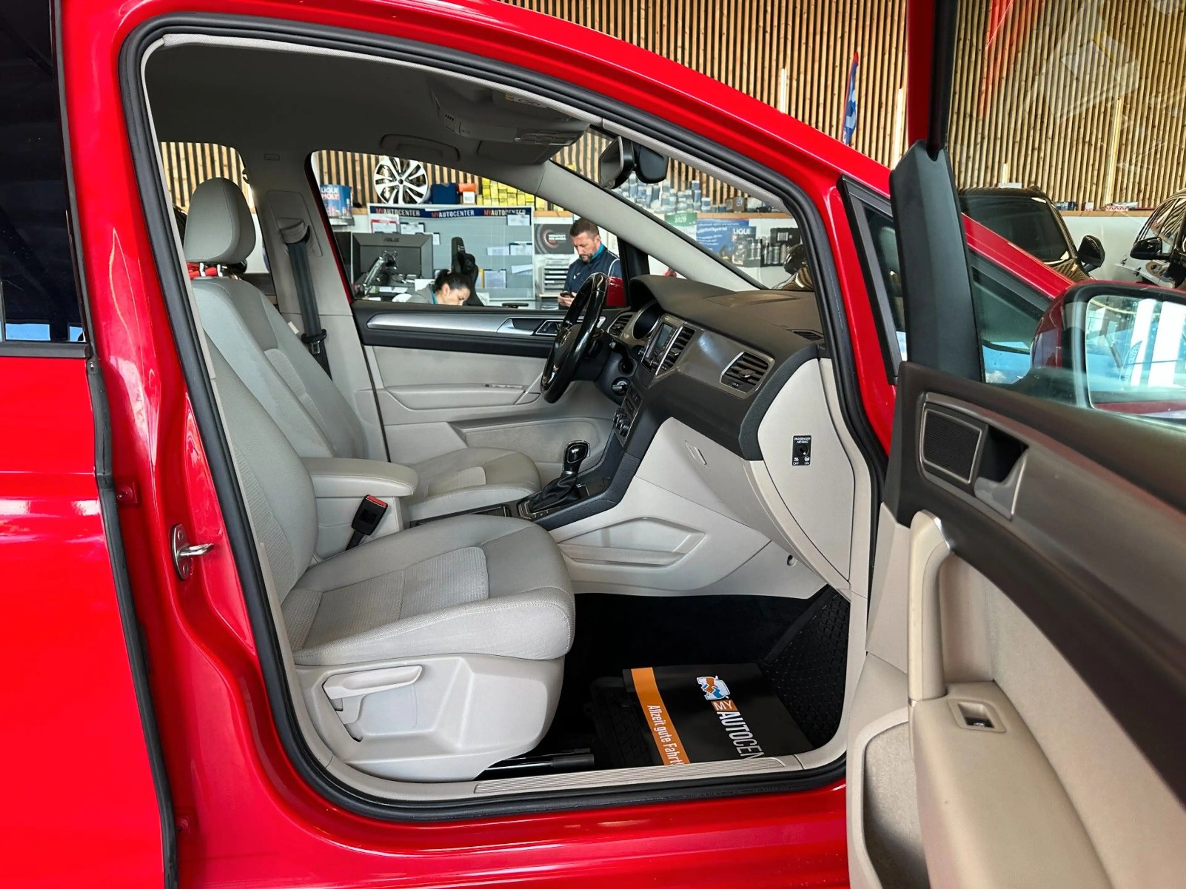 Volkswagen Golf Sportsvan *TEMPO*NAV*PDC*CAM*2-ZONEN*AHK* — photo 35