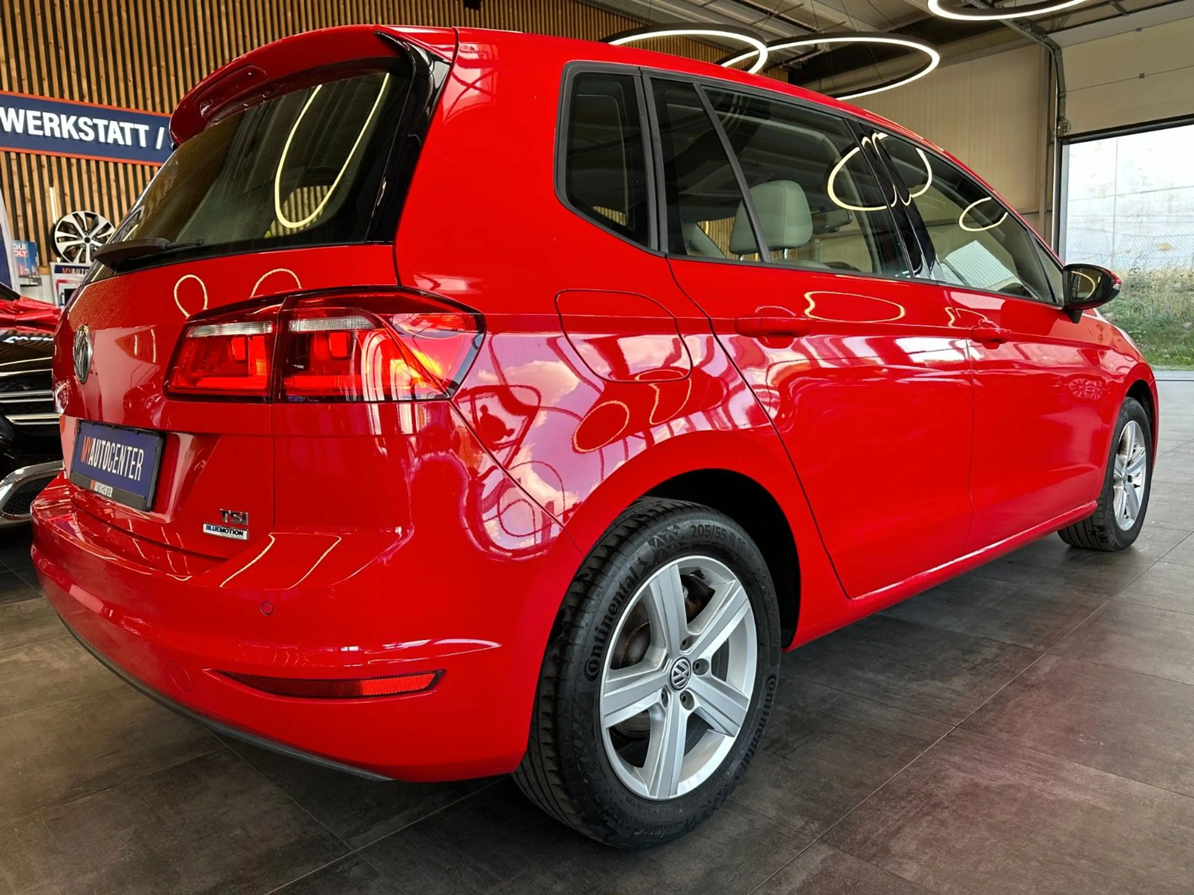 Volkswagen Golf Sportsvan *TEMPO*NAV*PDC*CAM*2-ZONEN*AHK* — photo 17