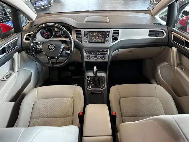 Volkswagen Golf Sportsvan view 6