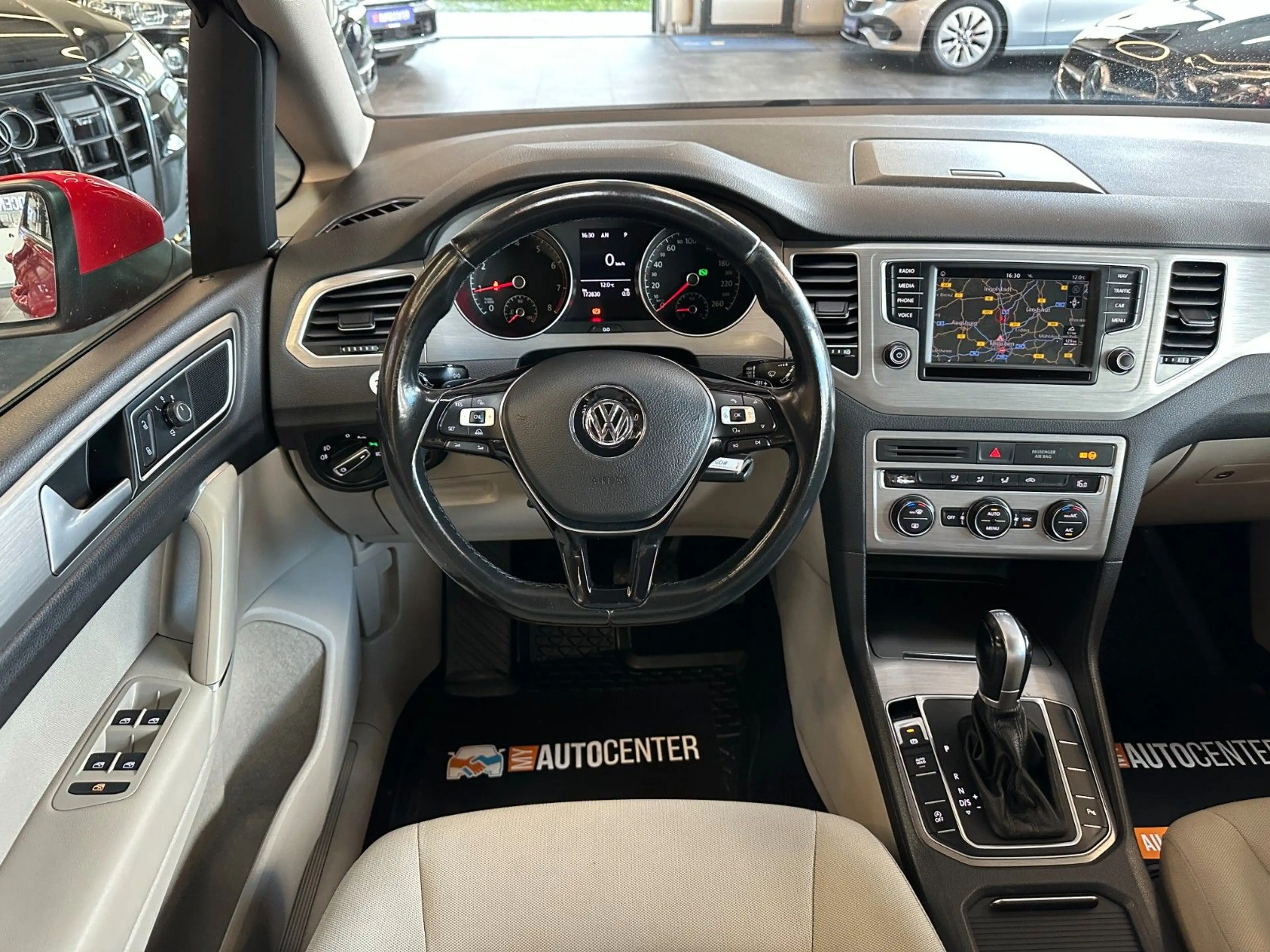 Volkswagen Golf Sportsvan *TEMPO*NAV*PDC*CAM*2-ZONEN*AHK* — photo 33