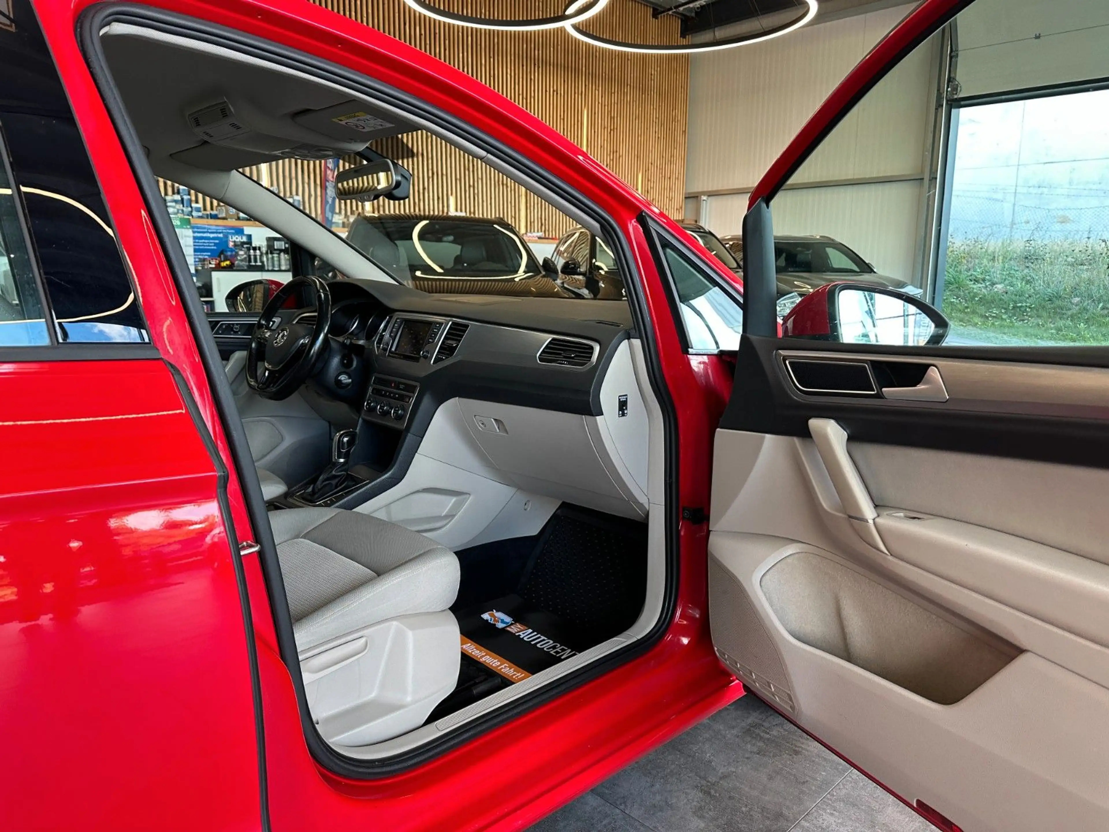 Volkswagen Golf Sportsvan *TEMPO*NAV*PDC*CAM*2-ZONEN*AHK* — photo 34