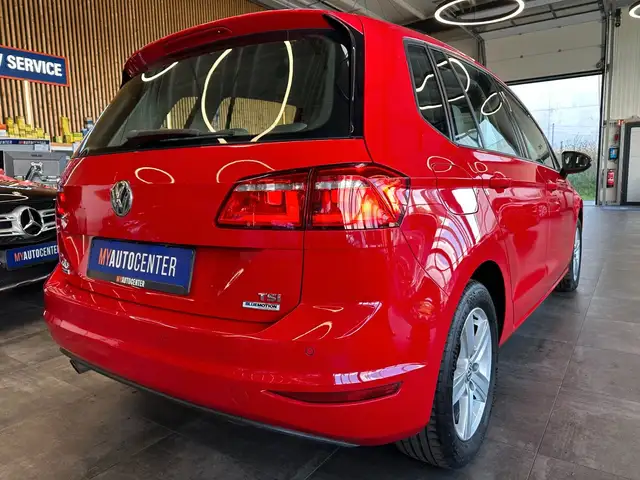 Volkswagen Golf Sportsvan view 2