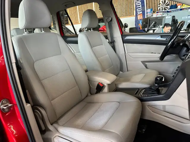 Volkswagen Golf Sportsvan view 8
