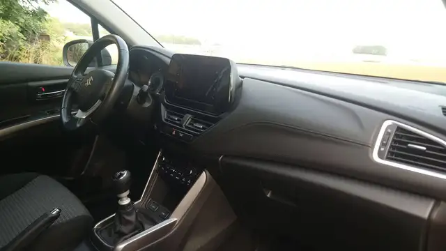 Suzuki SX4 S-Cross view 10