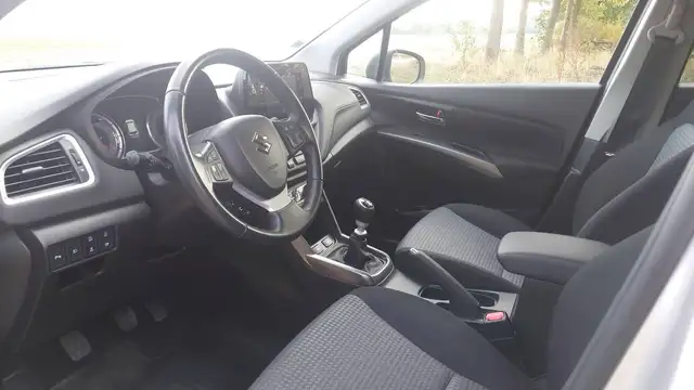 Suzuki SX4 S-Cross view 8