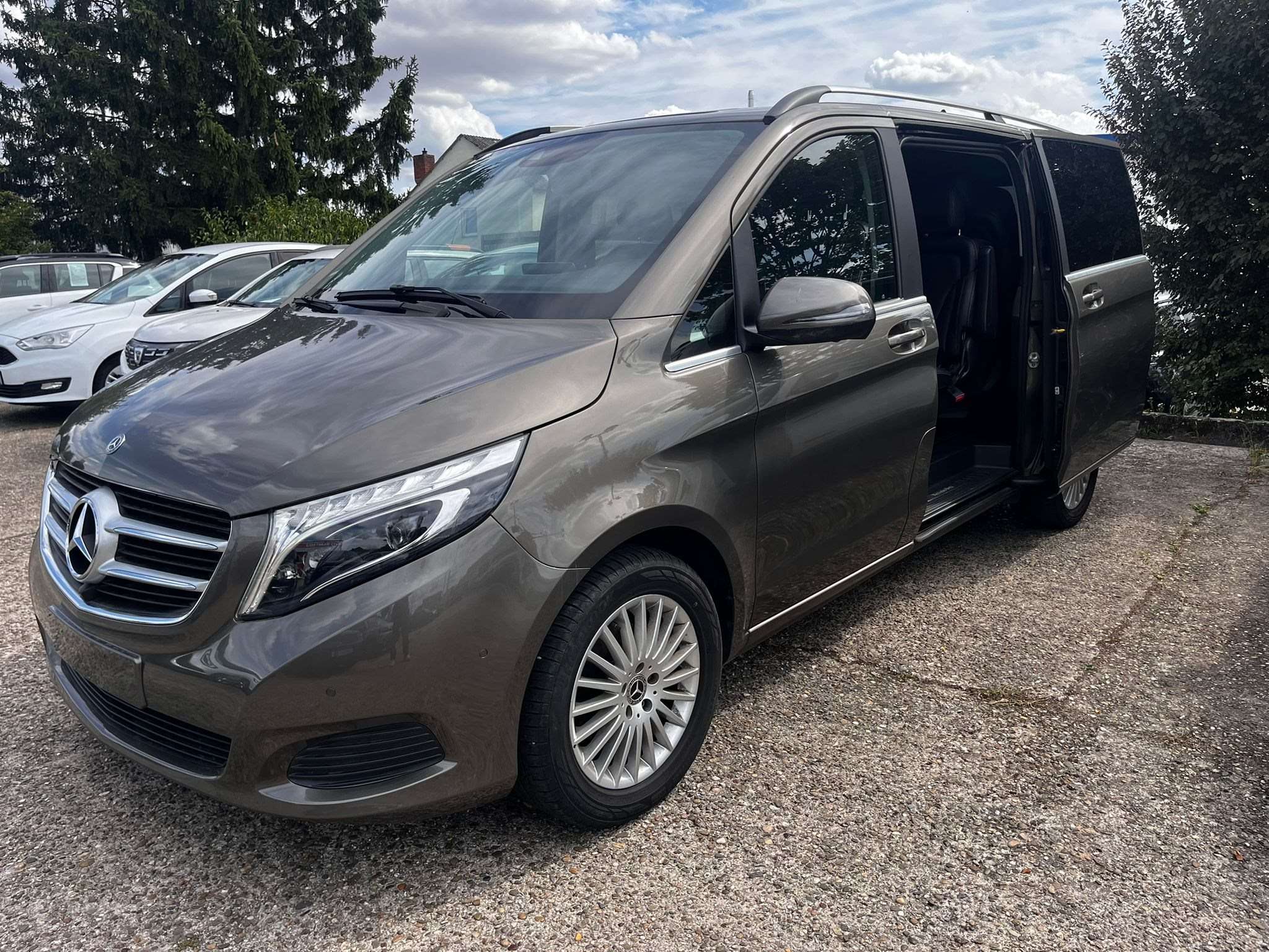 Mercedes-Benz V 220