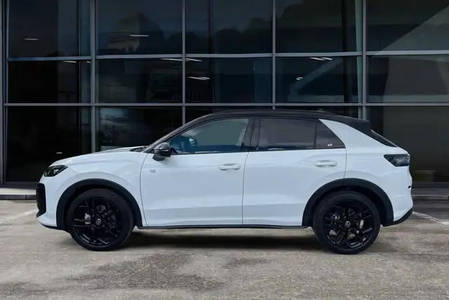 Volkswagen T-Roc view 5