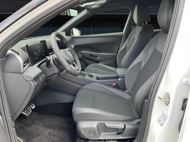 Volkswagen T-Roc view 10