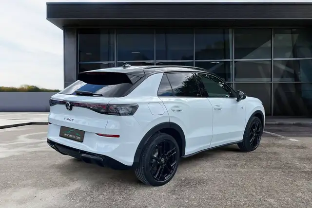 Volkswagen T-Roc view 4
