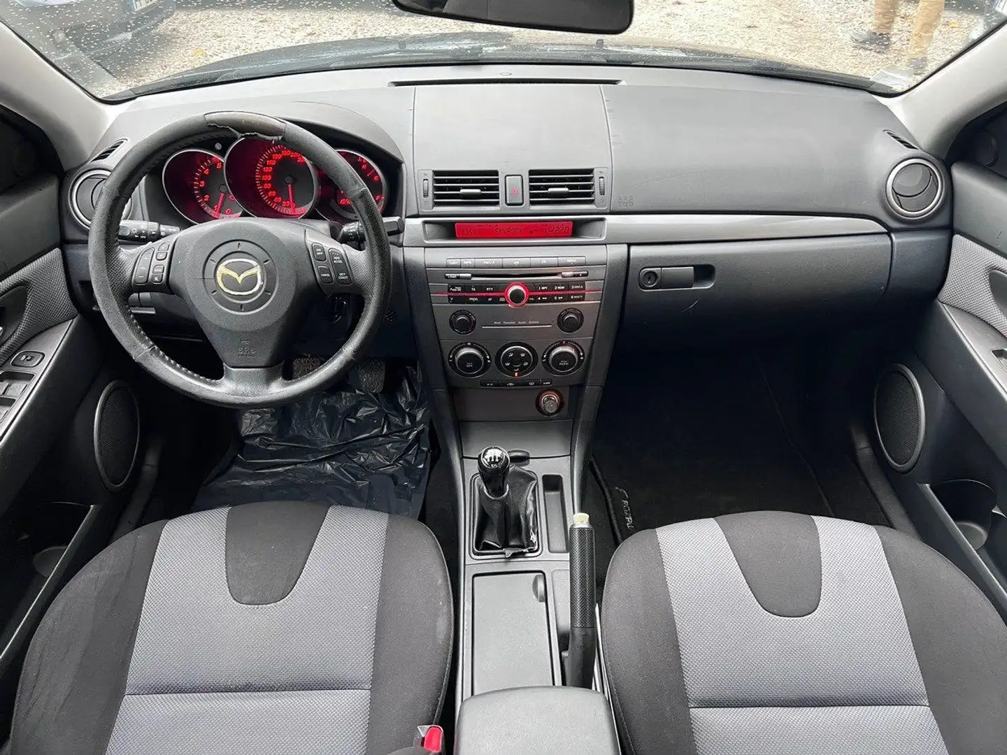 Mazda 3 BK 1.6 MZ-CD 110cv Performance 2e main Schwarz - 2