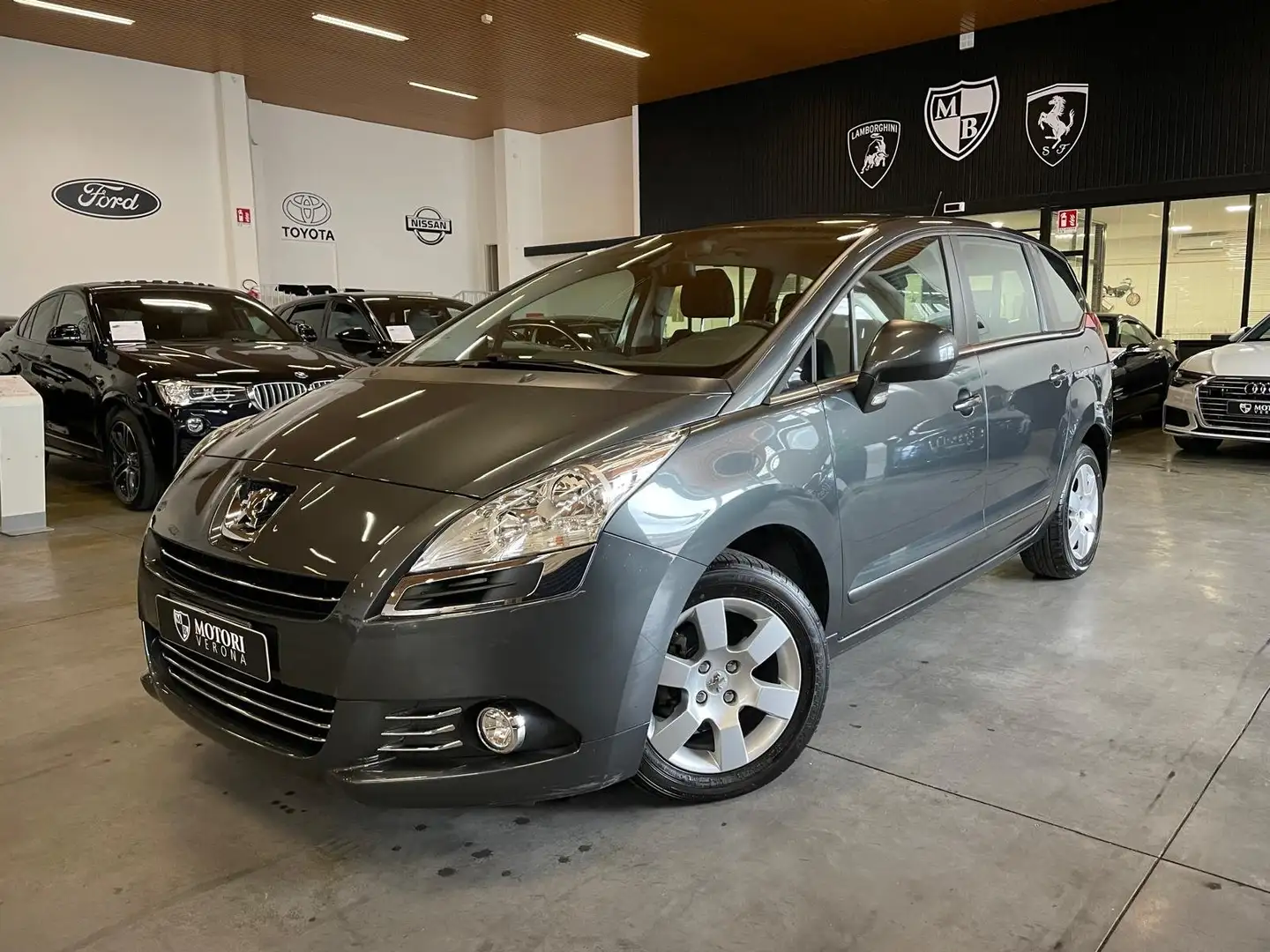 Peugeot 5008 5008 1.6 hdi 16v Business Grey - 1