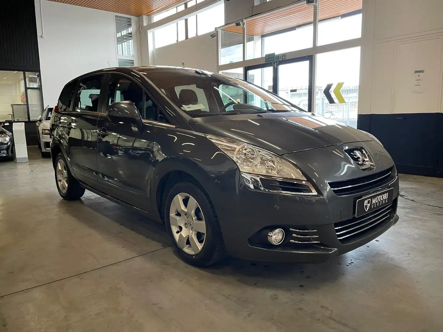 Peugeot 5008 5008 1.6 hdi 16v Business Grey - 2