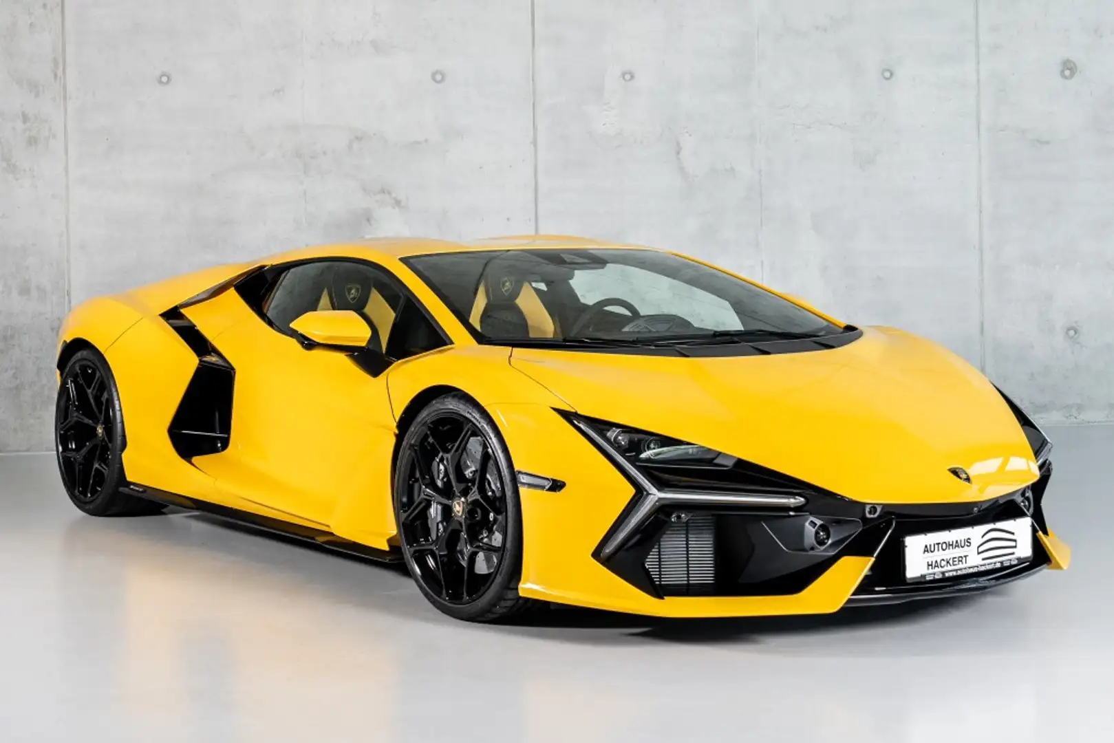 Lamborghini Revuelto Жовтий - 1