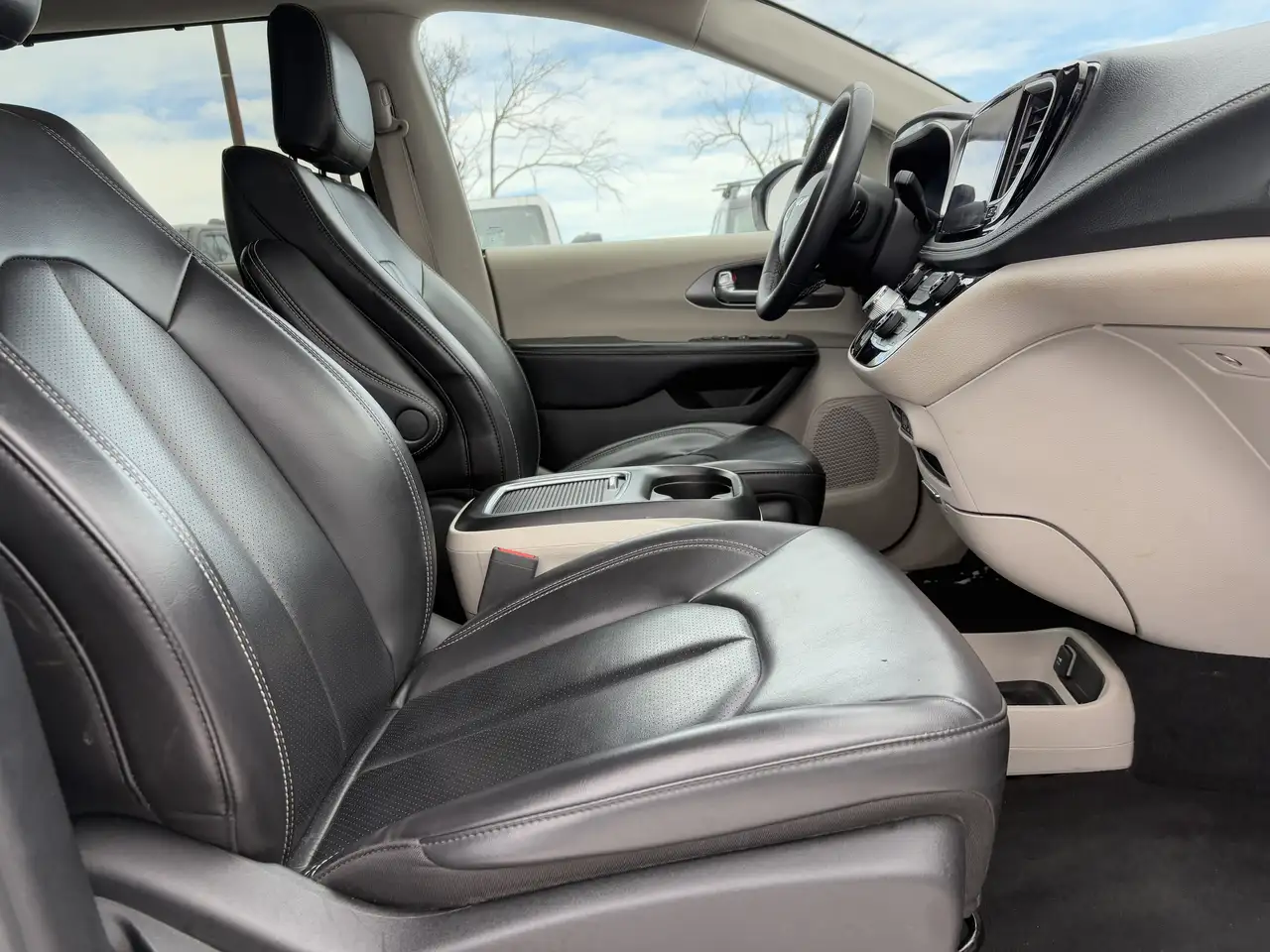 Chrysler Pacifica photo Chrysler Pacifica