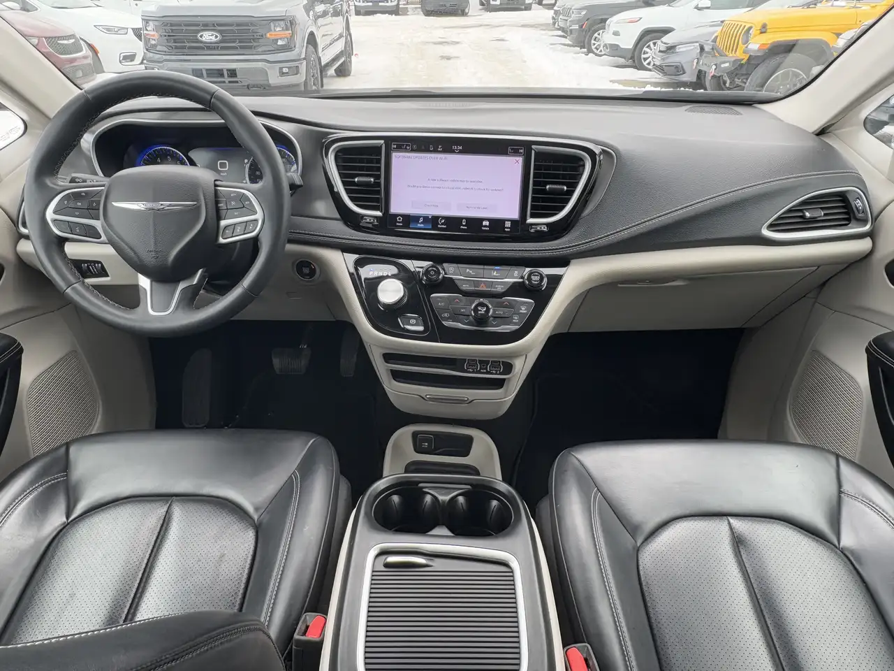 Chrysler Pacifica photo Chrysler Pacifica