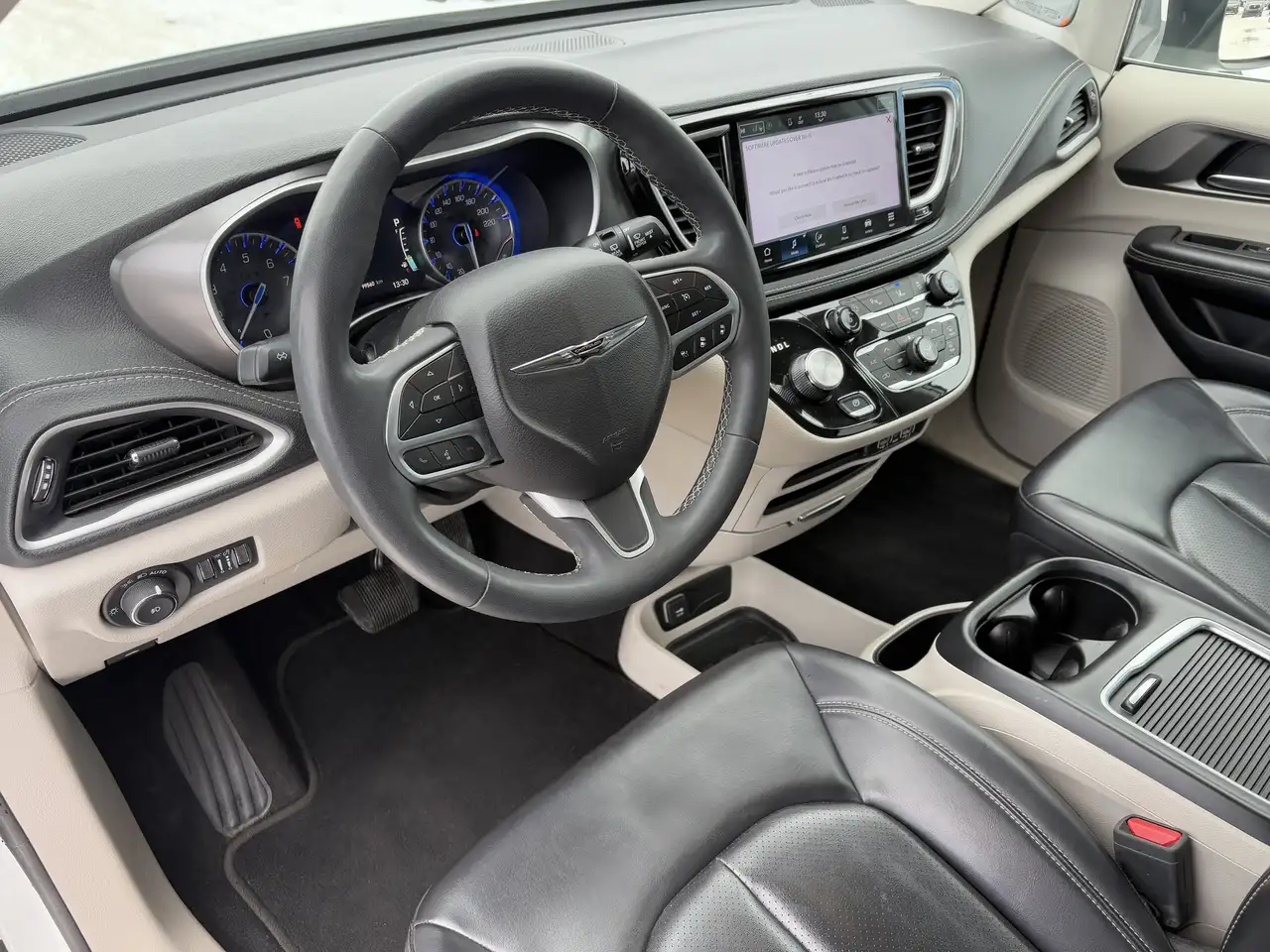 Chrysler Pacifica photo Chrysler Pacifica
