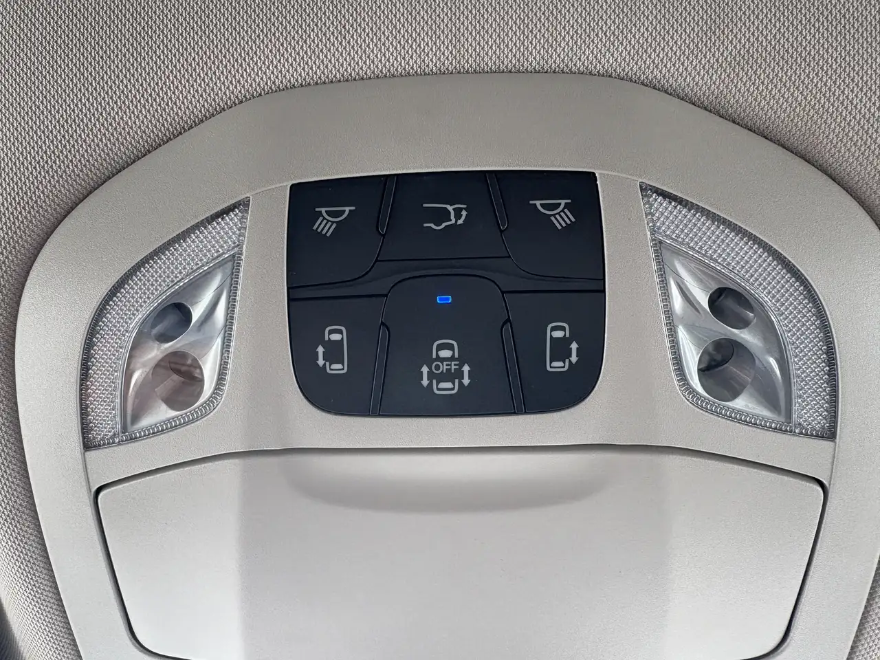 Chrysler Pacifica photo Chrysler Pacifica