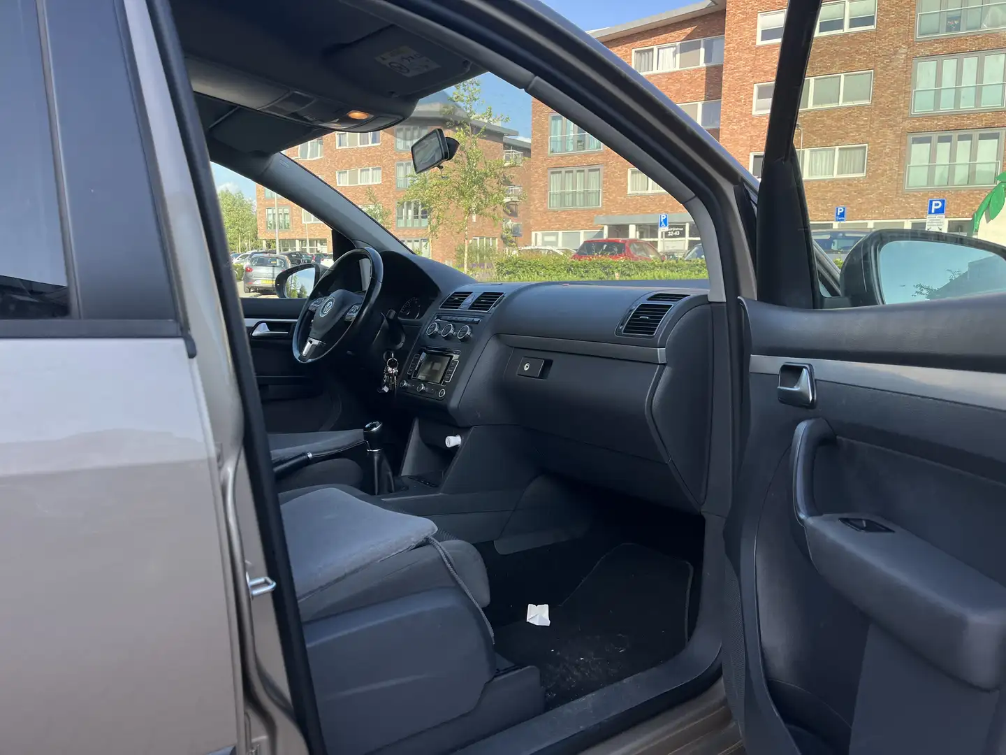 Volkswagen Touran 1.6 TDI Comfl. BM 7p Grijs - 2