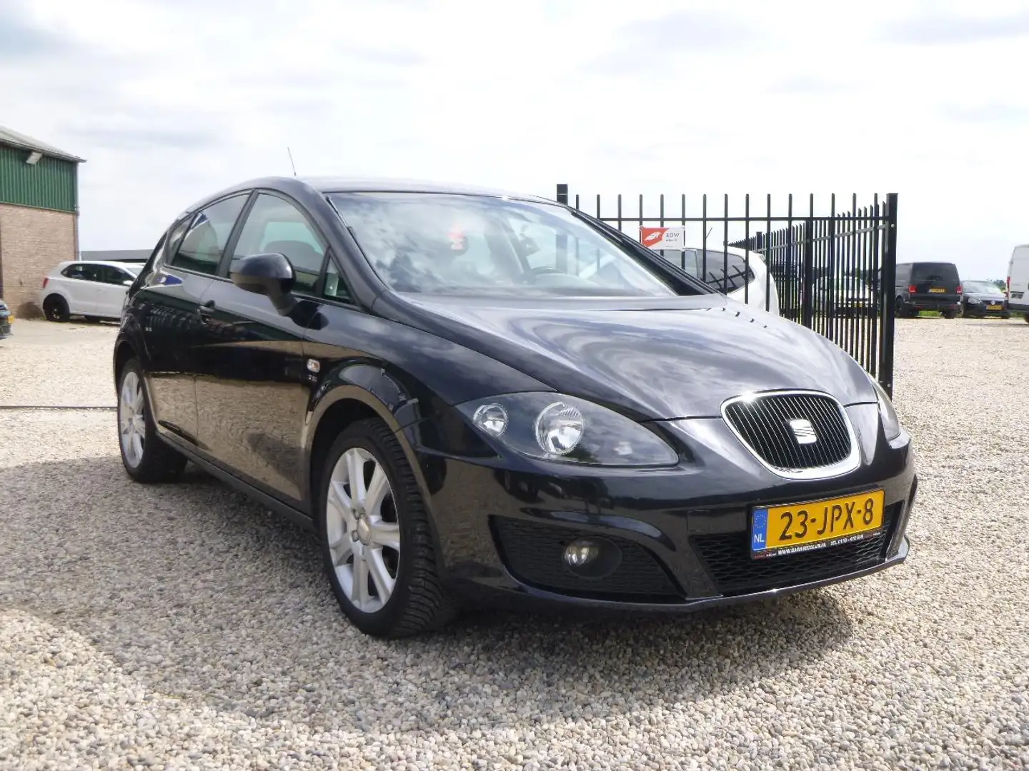 SEAT Leon 1.8 TFSI Businessline Zwart - 1