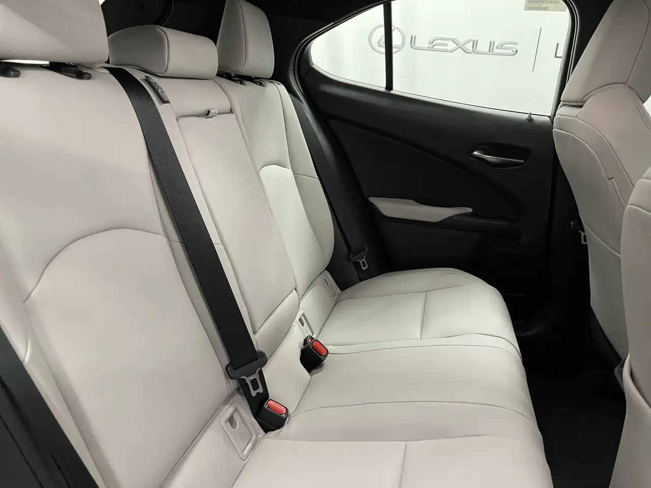 Lexus UX снимка Lexus UX