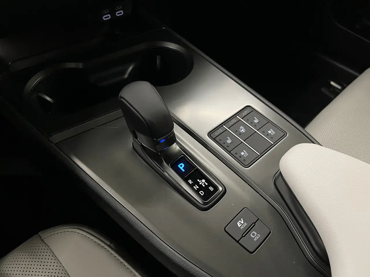 Lexus UX снимка Lexus UX