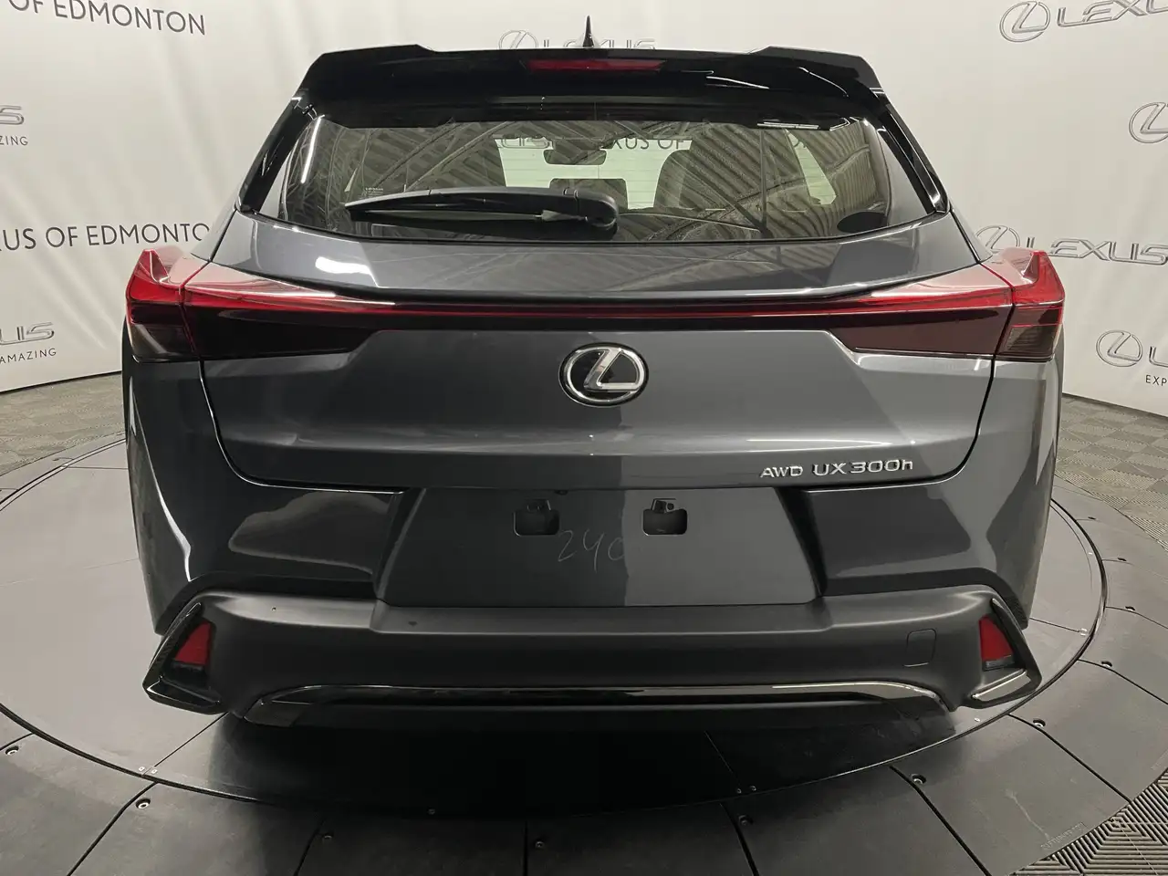 Lexus UX снимка Lexus UX
