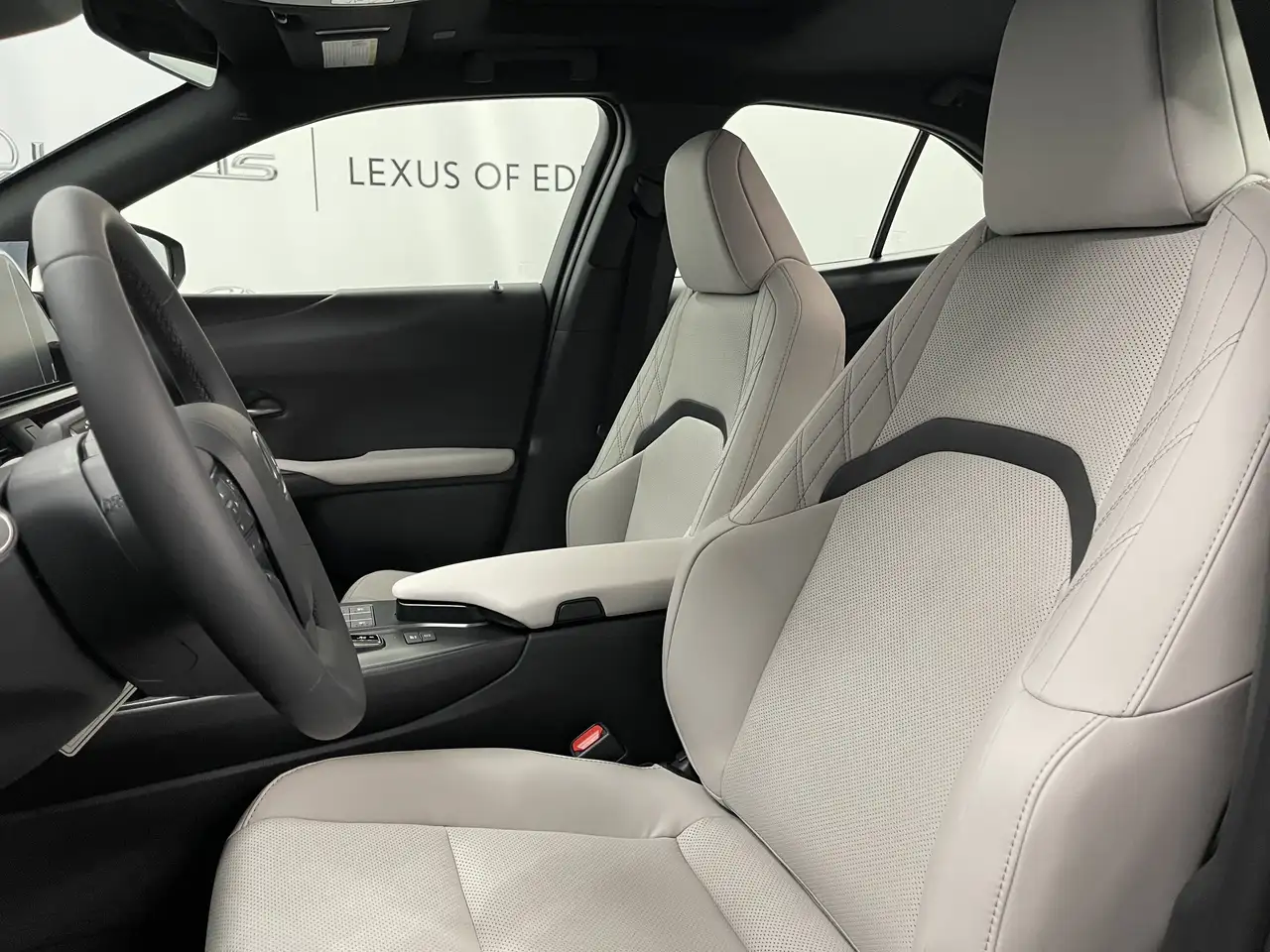 Lexus UX снимка Lexus UX