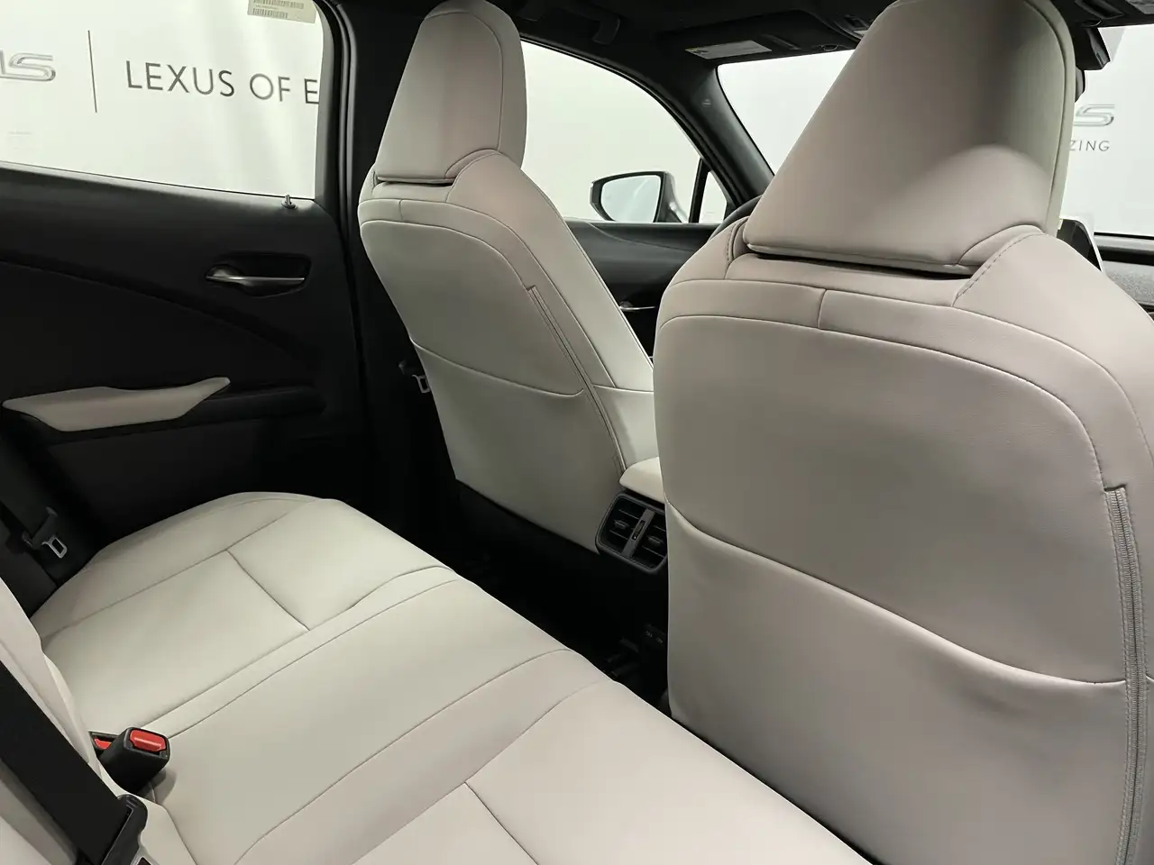 Lexus UX снимка Lexus UX