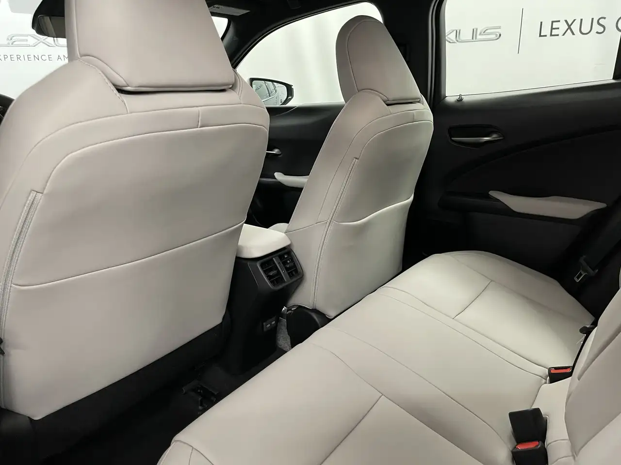 Lexus UX снимка Lexus UX