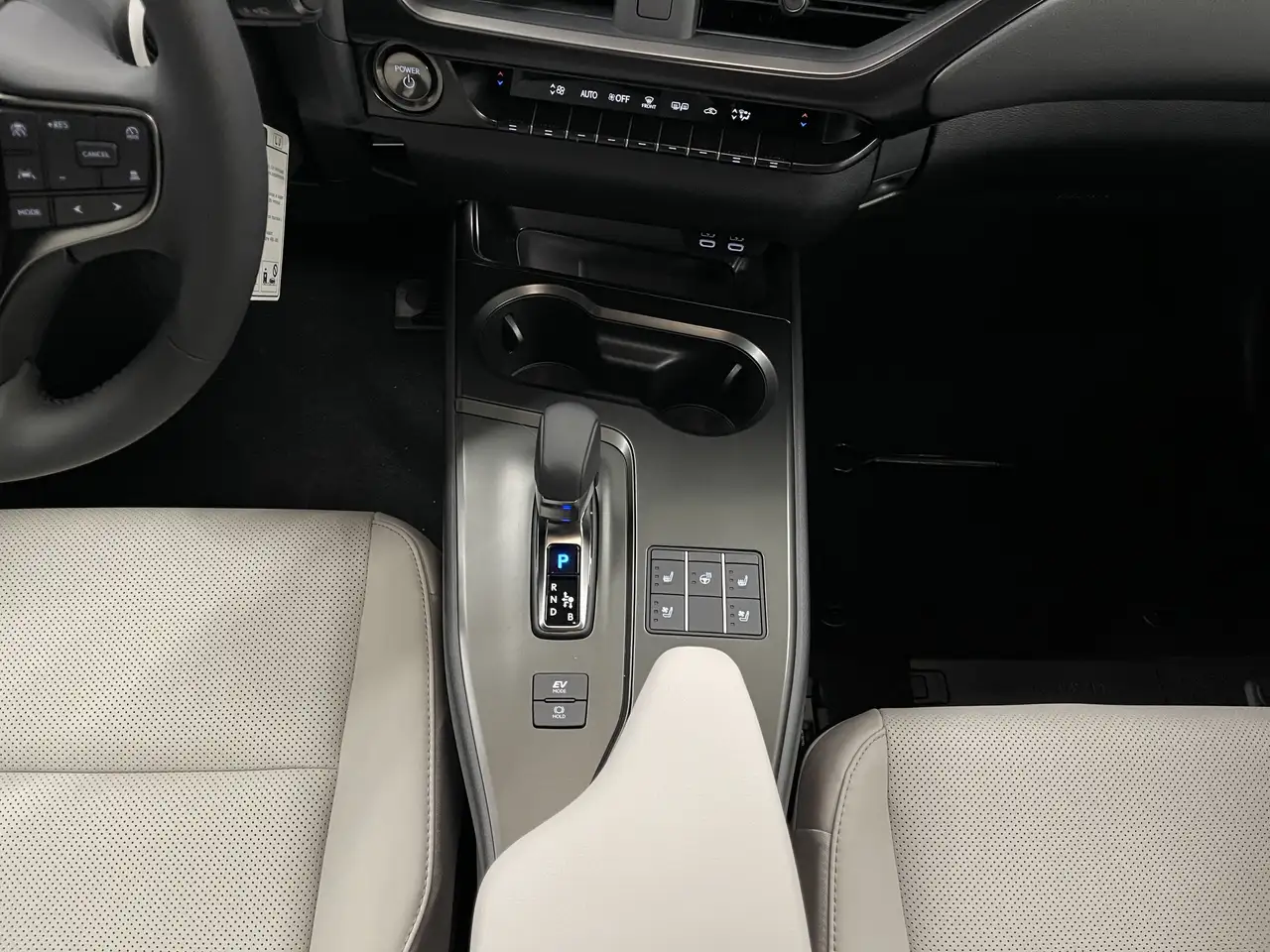 Lexus UX снимка Lexus UX