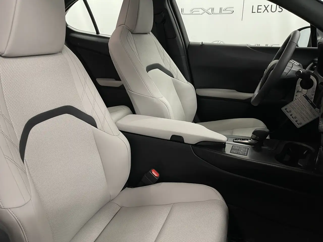 Lexus UX снимка Lexus UX