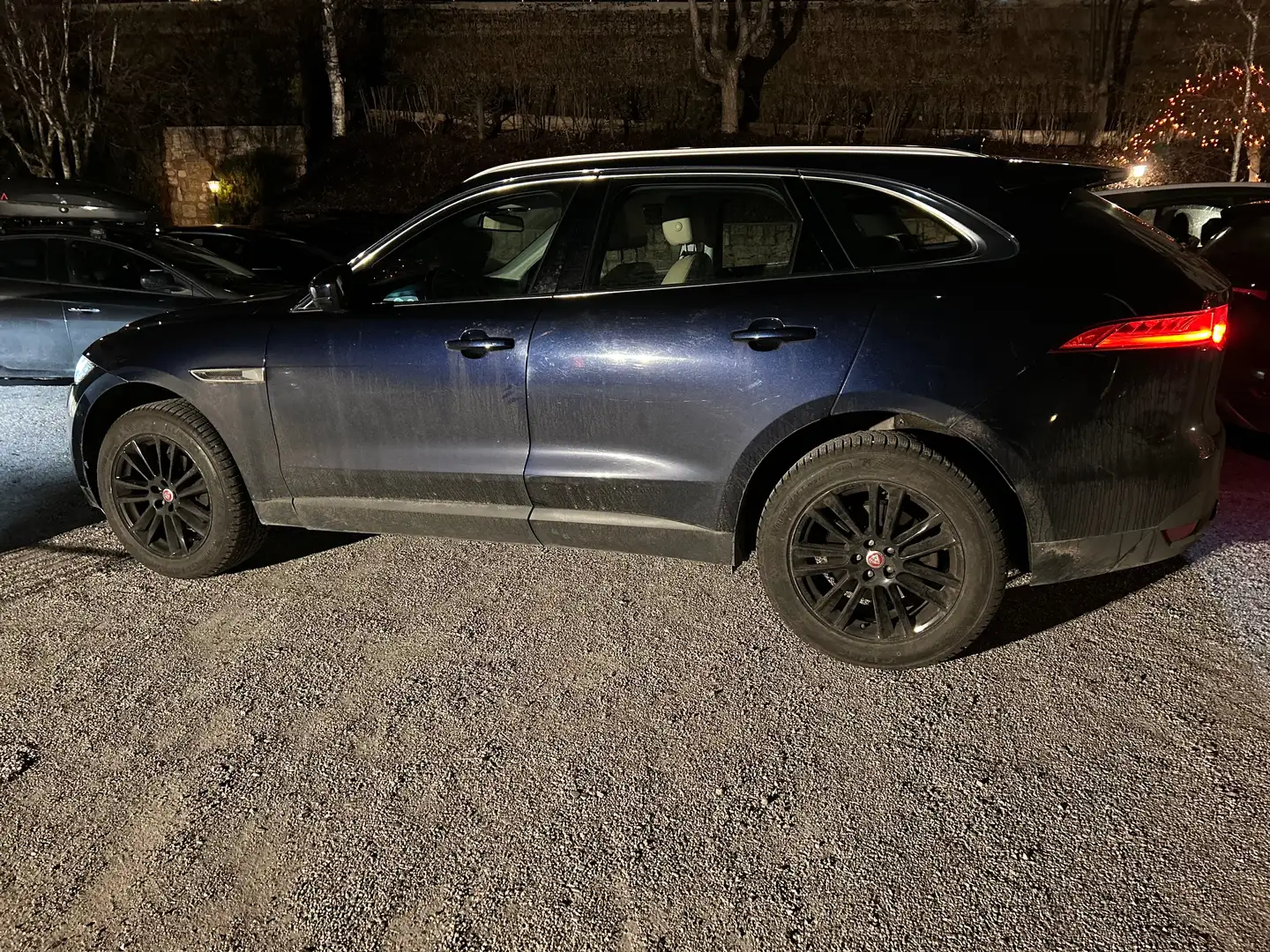 Jaguar F-Pace 2.0d Prestige awd 180cv auto Bleu - 2