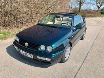 Golf Cabrio Classic Edition mit weißen Ledersitzen und Holzinterior