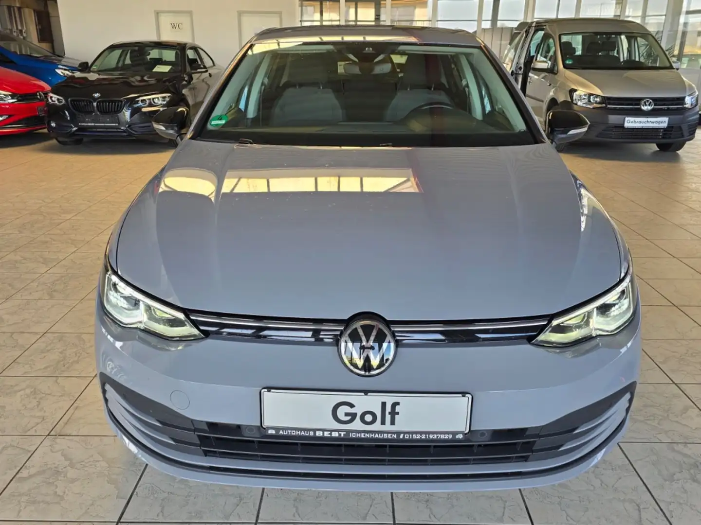 Volkswagen Golf VIII Lim. Life 1.5 TGI DSG MATRIX AHK ACC Gris - 2