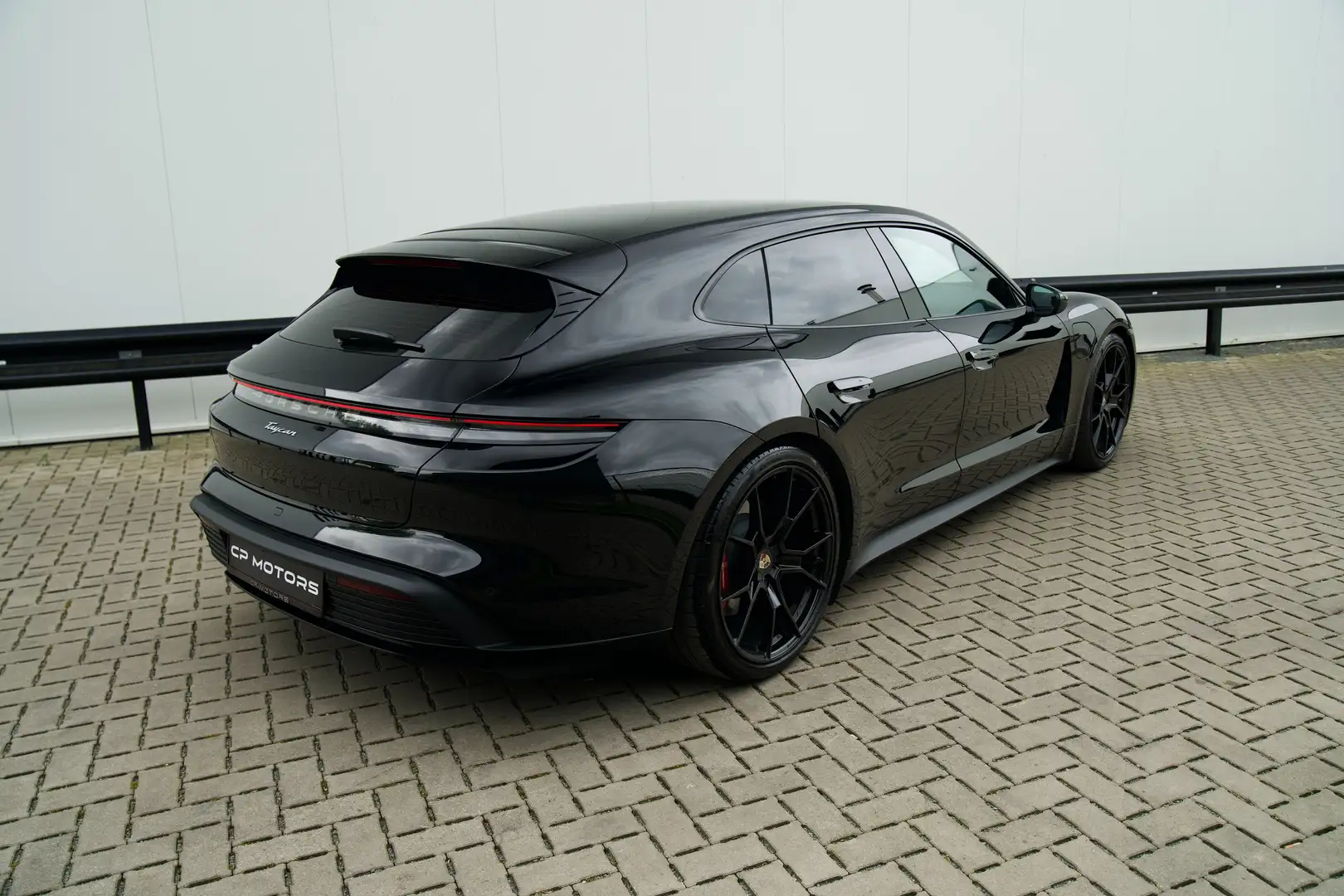 Porsche Taycan SPORT TURISMO | PANO | PERF BAT | CHRONO | BTW Schwarz - 2