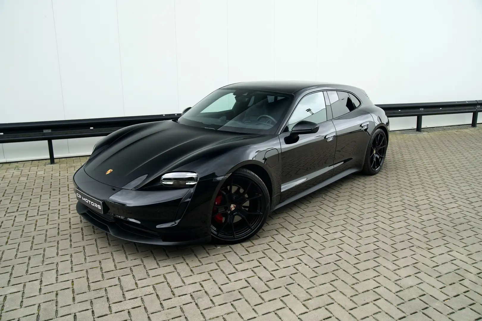 Porsche Taycan SPORT TURISMO | PANO | PERF BAT | CHRONO | BTW Schwarz - 1