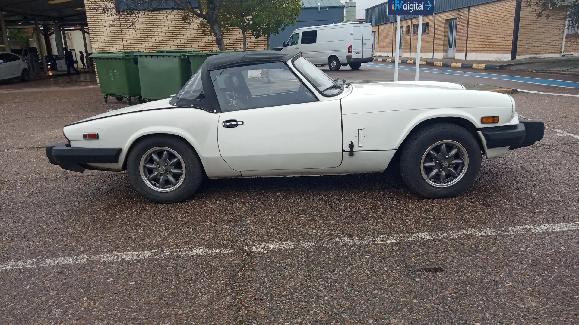 Triumph Spitfire 1500 MK4 Weiß - 1