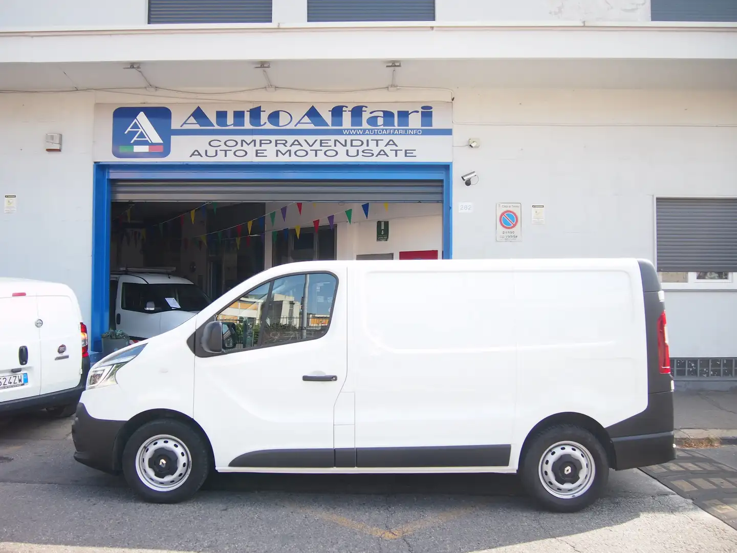 Renault Trafic 2.0DCI 120CV POCHI KM LED Blanco - 2